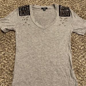 Fitted tee